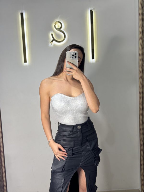 Top strapless con brillo