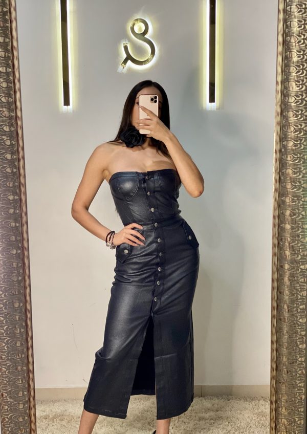 Vestido negro strapless con botones - Imagen 3