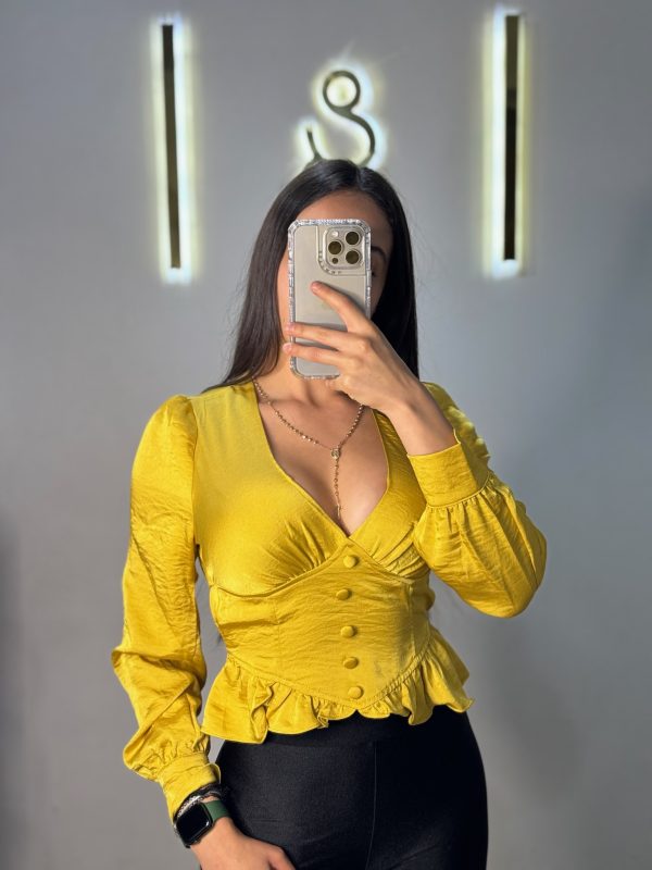 Blusa amarilla con botones - Imagen 3