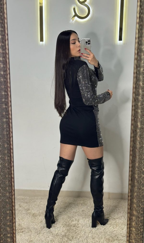 Vestido negro corto con pedrería - Imagen 4