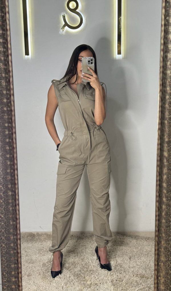 Jumpsuit de rompe vientos beige