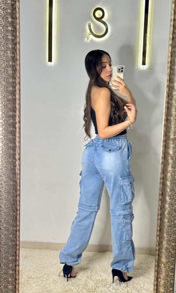 Pantalón cargo de mezclilla con ajuste en pies - Imagen 4