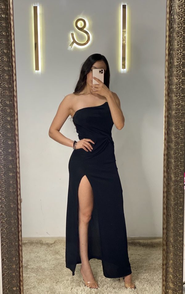 Vestido negro de un hombro - Imagen 3