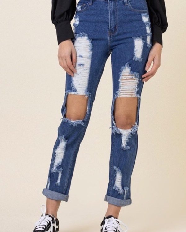 Pantalón de mezclilla rasgado