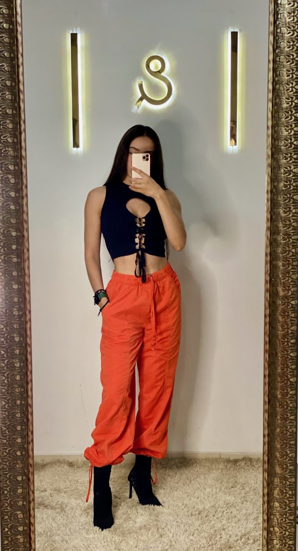 Jogger naranja ajustable en cintura y pie