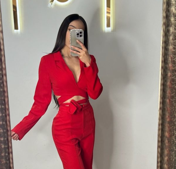 Saco corto de vestir rojo con cinta para amarrarse - Imagen 3