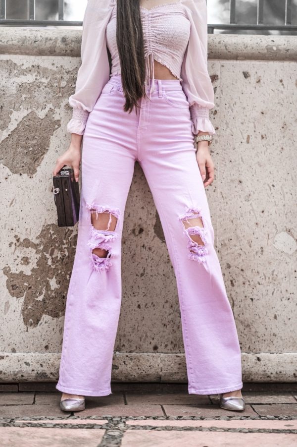 Pantalón de mezclilla lila rasgado - Imagen 2